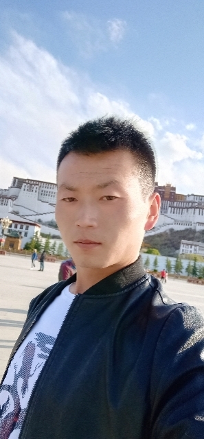 阳光下的小草的第一张照片--永州相亲服务中心