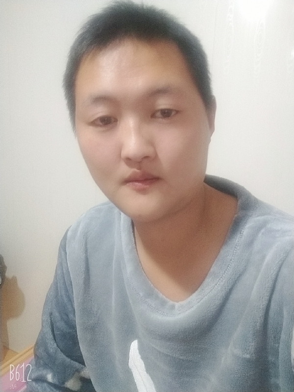 烟圈里透着伤的第一张照片--永州相亲服务中心