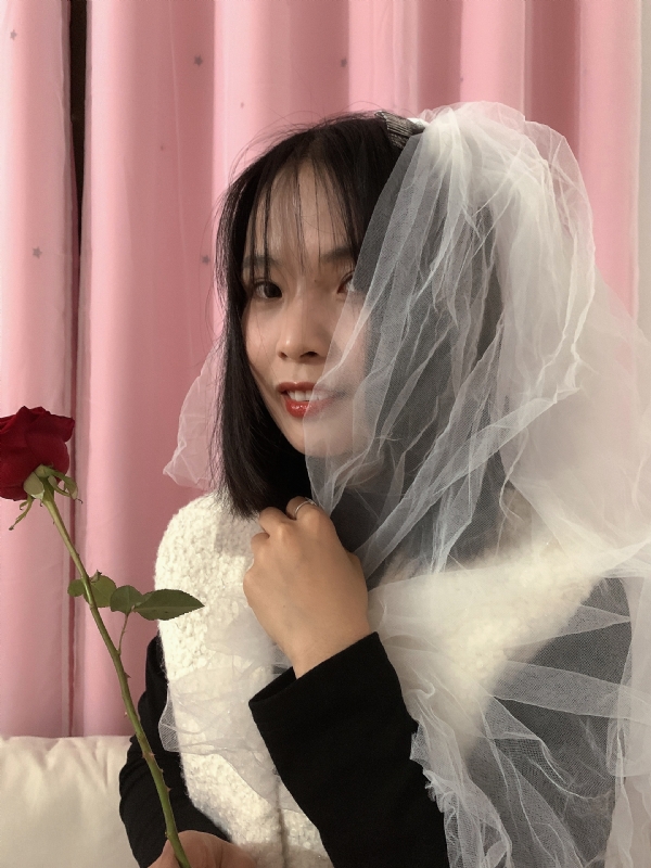 持紫菜包饭的女孩的第一张照片--永州相亲服务中心
