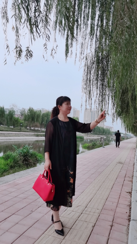 周本玲的第一张照片--永州相亲服务中心