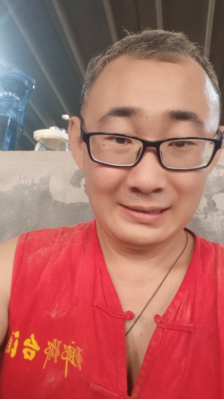 黑黑一笑的第二张照片--永州相亲服务中心