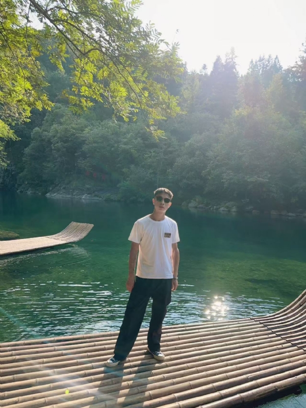 林言的第三张照片--永州相亲服务中心